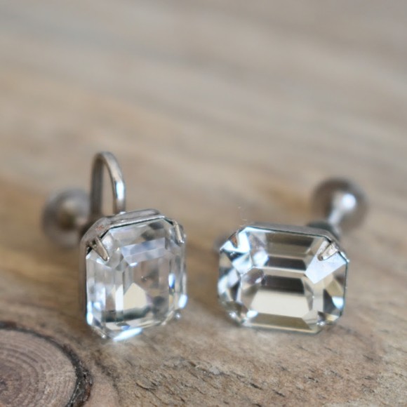 Vintage Emerald Cut Rhinestone Stud Screwback Earrings - Picture 2 of 5